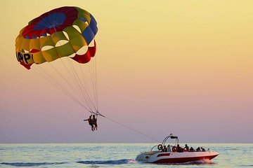 Experience best paragliding in Dubai.